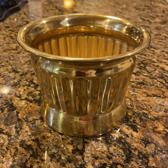 2 brass colored metal indoor planters - Picture 2 of 3